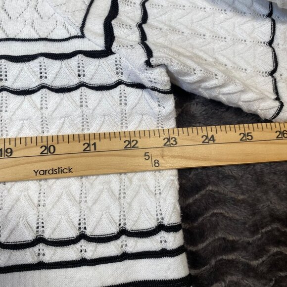 Chicos White Textured Knit Top W/ Black Scalloped Stripes Short Sleeve Womens XL - Picture 8 of 9